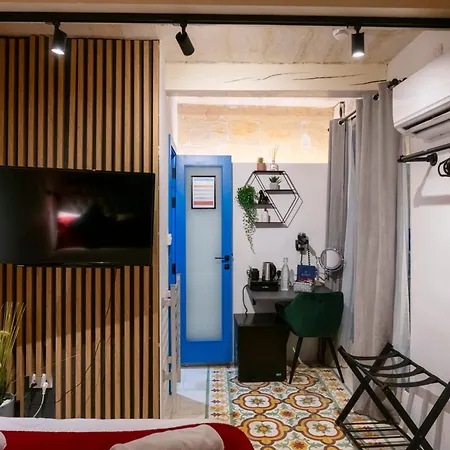 Mandera'S Boutique Suites & Dorms-3